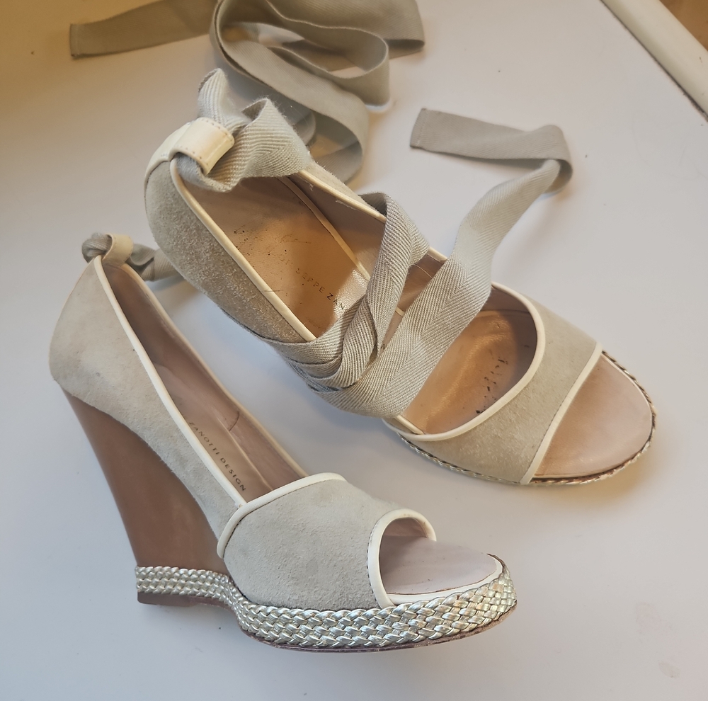 Giuseppe Zanotti Sz 6.5 Or 37 Cream and Tan Wedge Sandals Wrap Ankle Tie